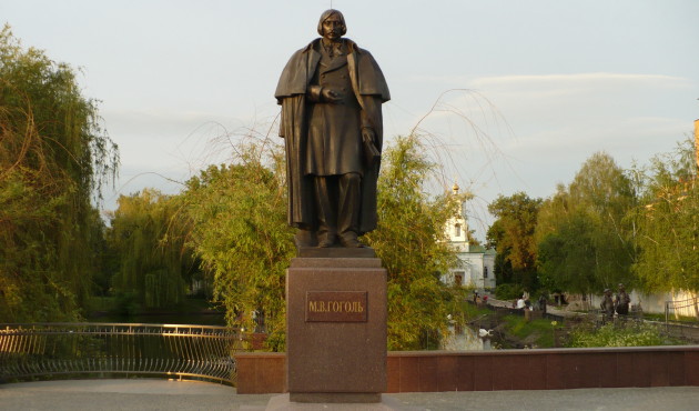 Image - Myrhorod: monument of Mykola Hohol (Nikolai Gogol) in the town center.